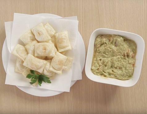 Chips de Ravioles con Dip de Guacamole