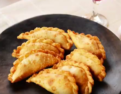 Empanadas fritas de pollo