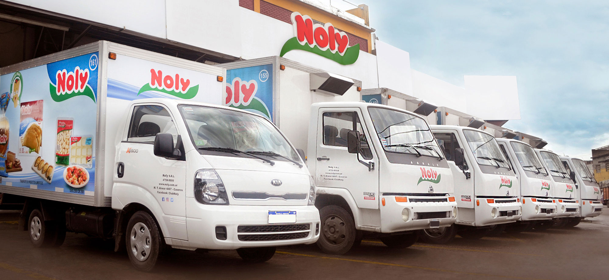 Equipo de Noly en la planta de elaboración