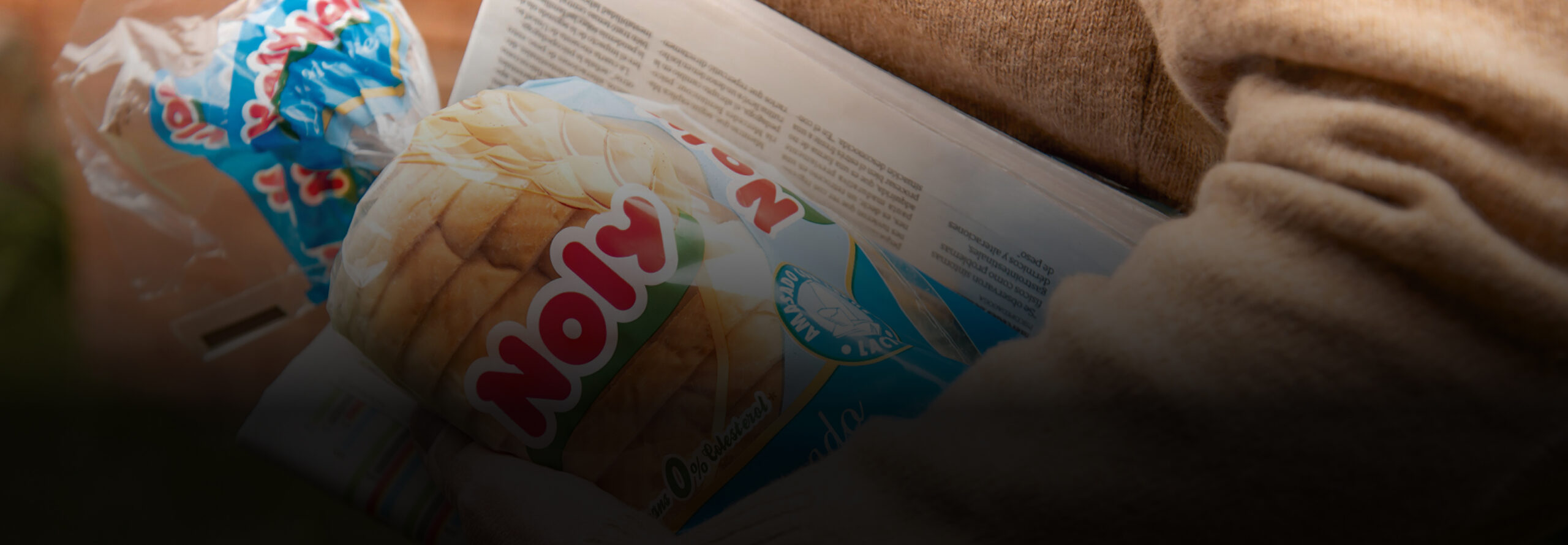 Equipo de Noly en la planta de elaboración