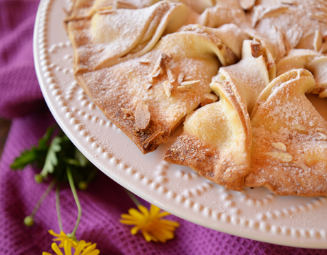 Rosca de crema pastelera y almendras